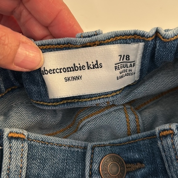 Abercrombie Kid's Girl's Skinny Distressed Medium Wash Jeans Size 7/8 Regular - Picture 6 of 8